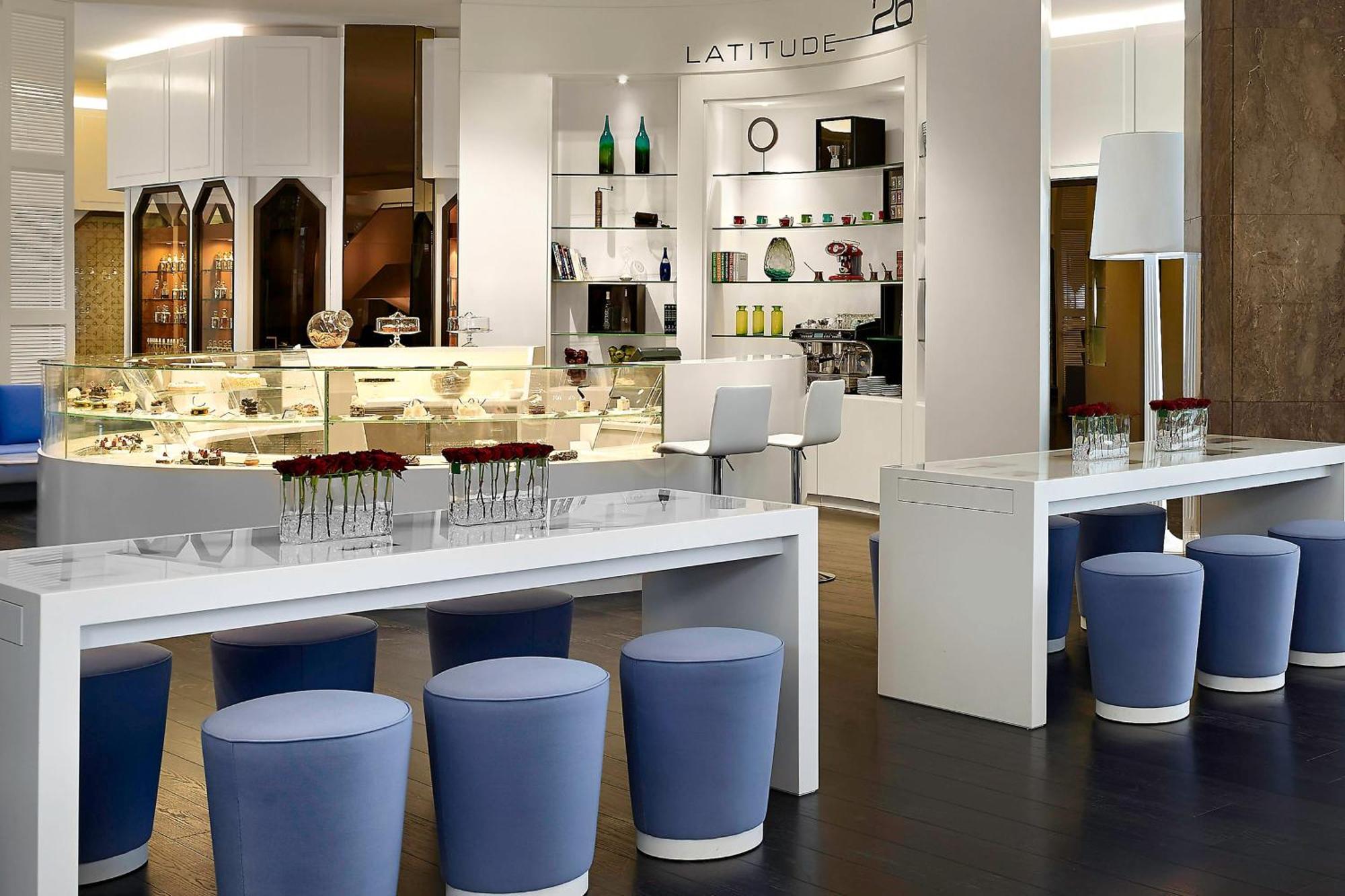 Le Meridien Al-Chubar Zewnętrze zdjęcie The lounge at the airport