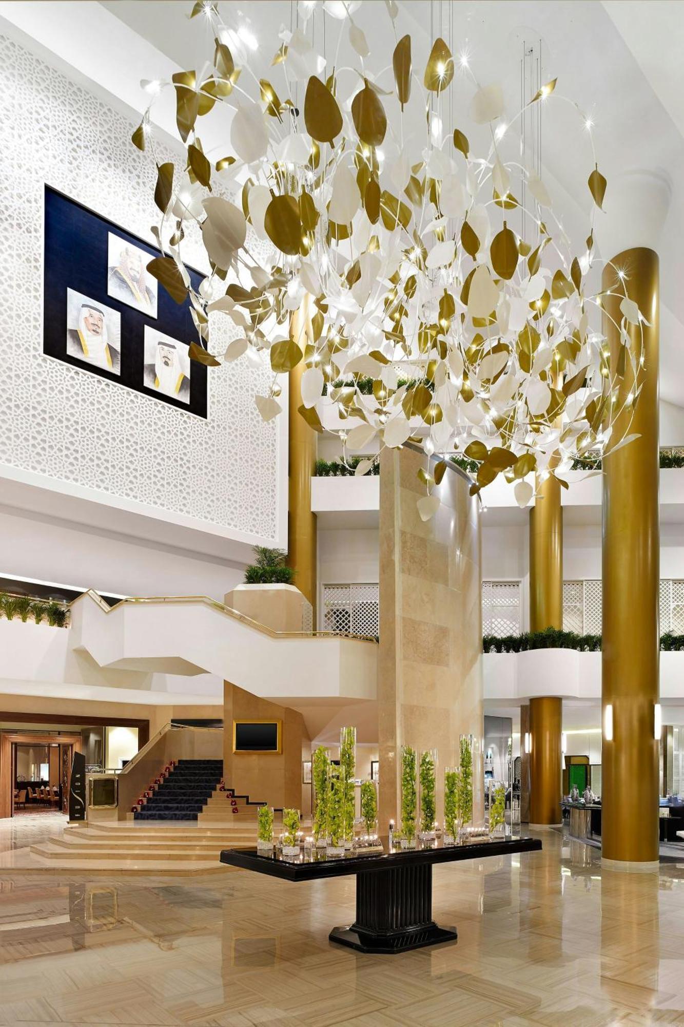 Le Meridien Al-Chubar Zewnętrze zdjęcie The interior of the hotel