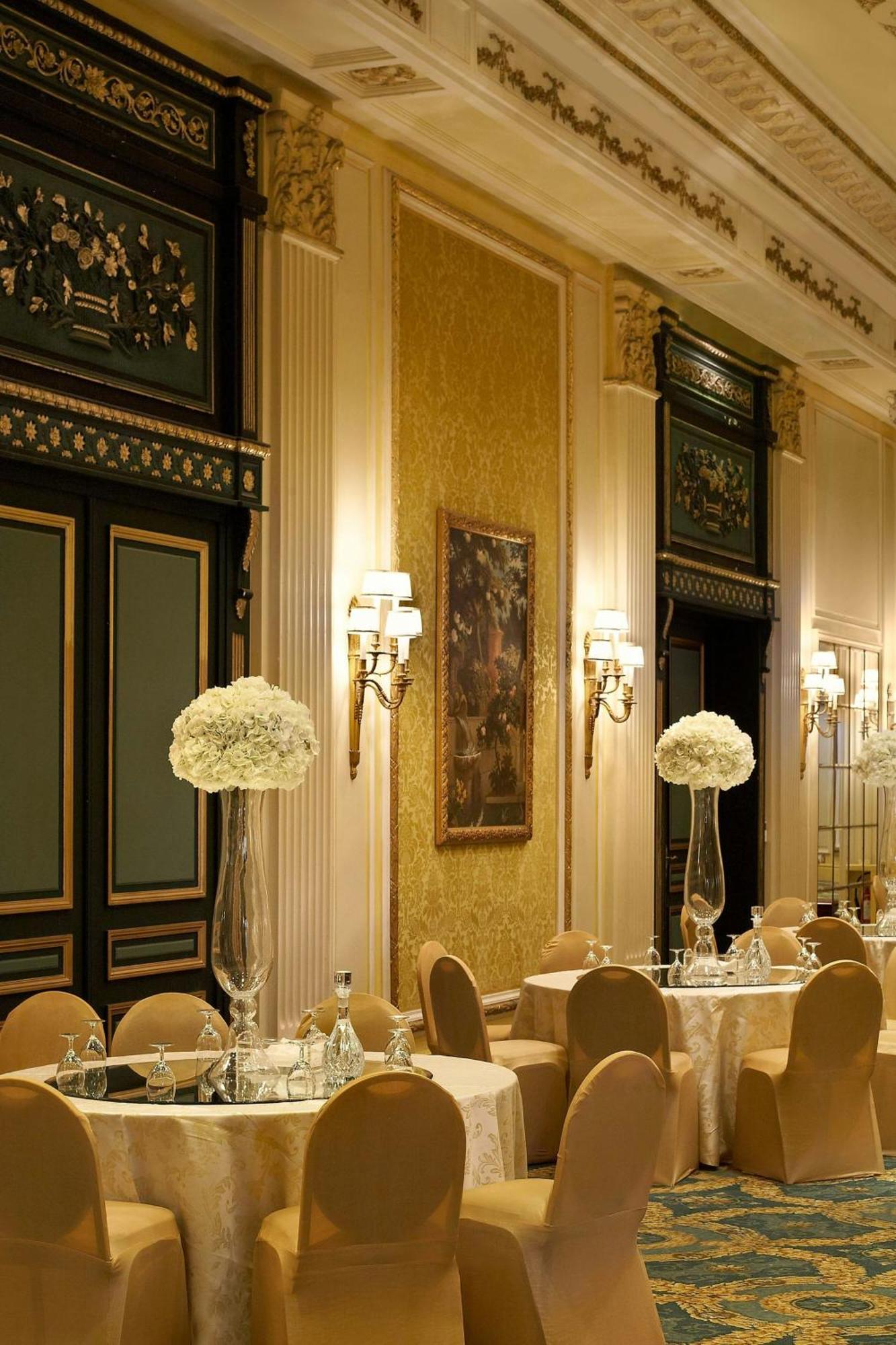 Le Meridien Al-Chubar Zewnętrze zdjęcie The interior of the restaurant