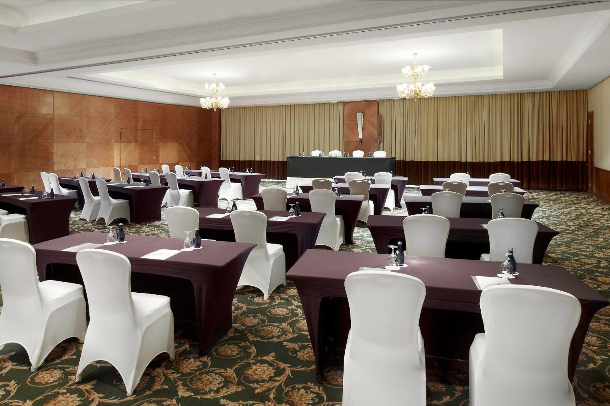 Le Meridien Al-Chubar Zewnętrze zdjęcie Meeting room