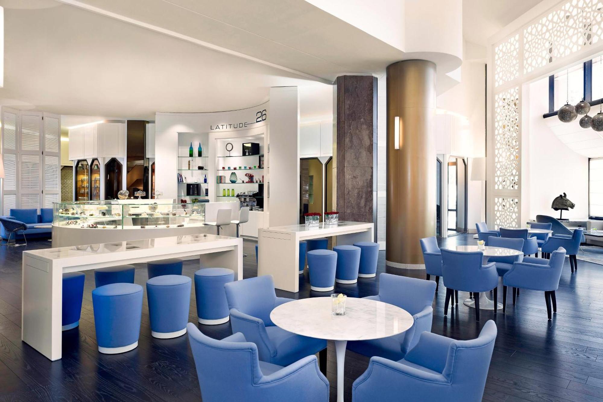 Le Meridien Al-Chubar Zewnętrze zdjęcie The lounge at the airport