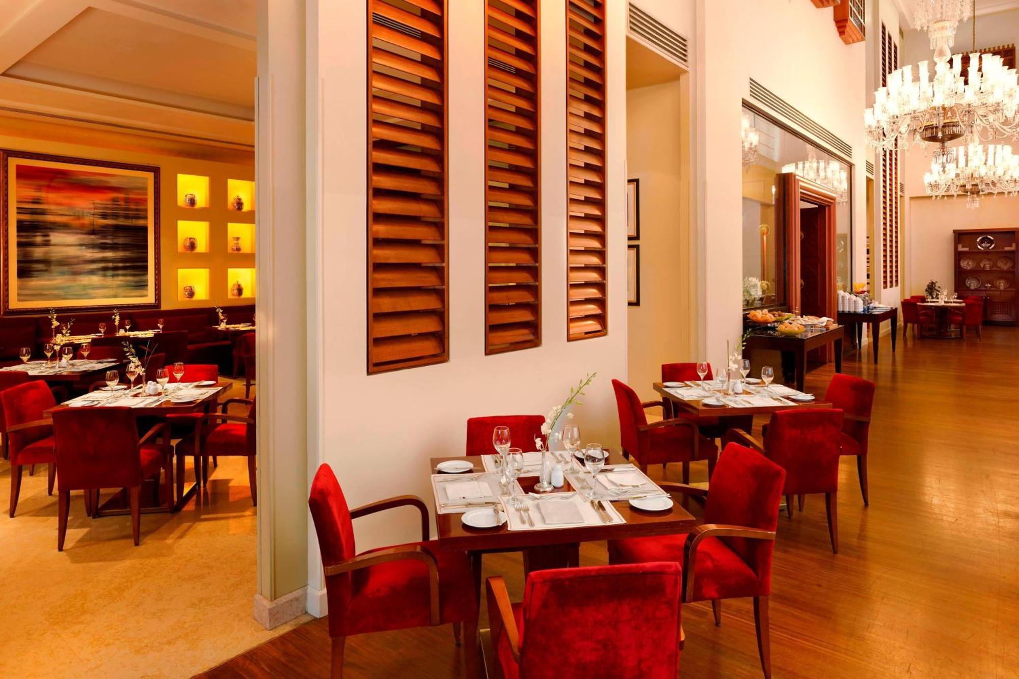 Le Meridien Al-Chubar Zewnętrze zdjęcie The restaurant