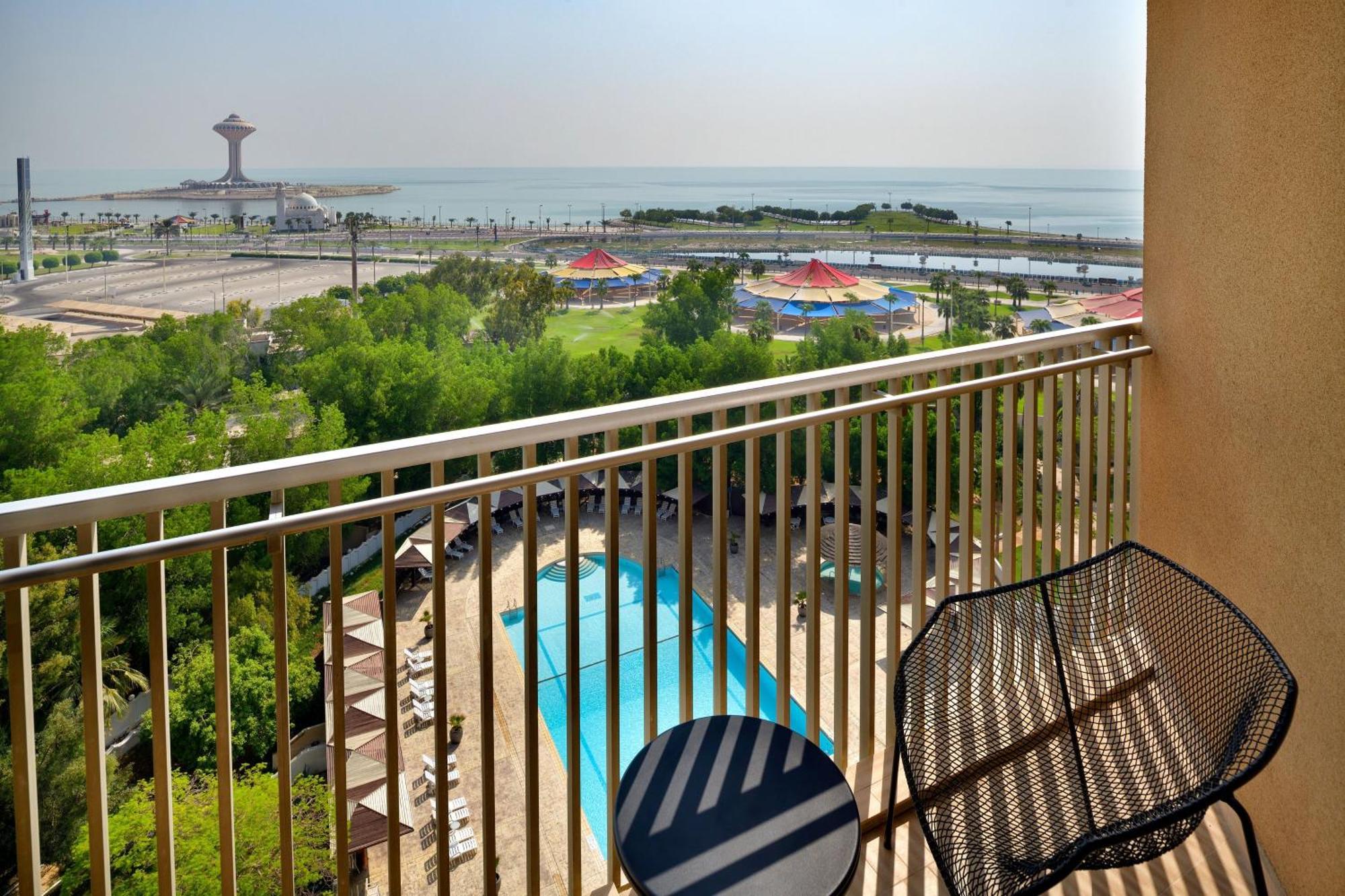 Le Meridien Al-Chubar Zewnętrze zdjęcie View from a balcony at the hotel