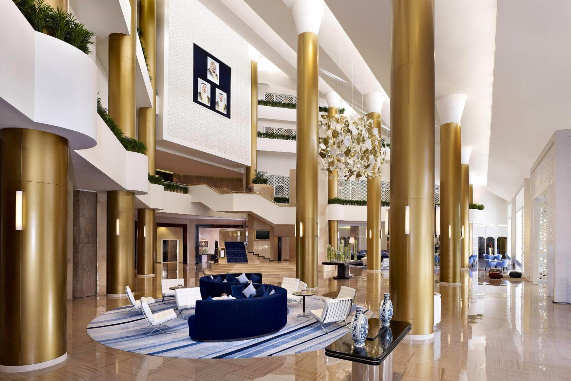 Le Meridien Al-Chubar Zewnętrze zdjęcie The lobby of the hotel